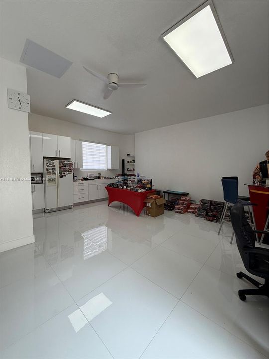 En Venta: $949,999 (4 camas, 3 baños, 3190 Pies cuadrados)