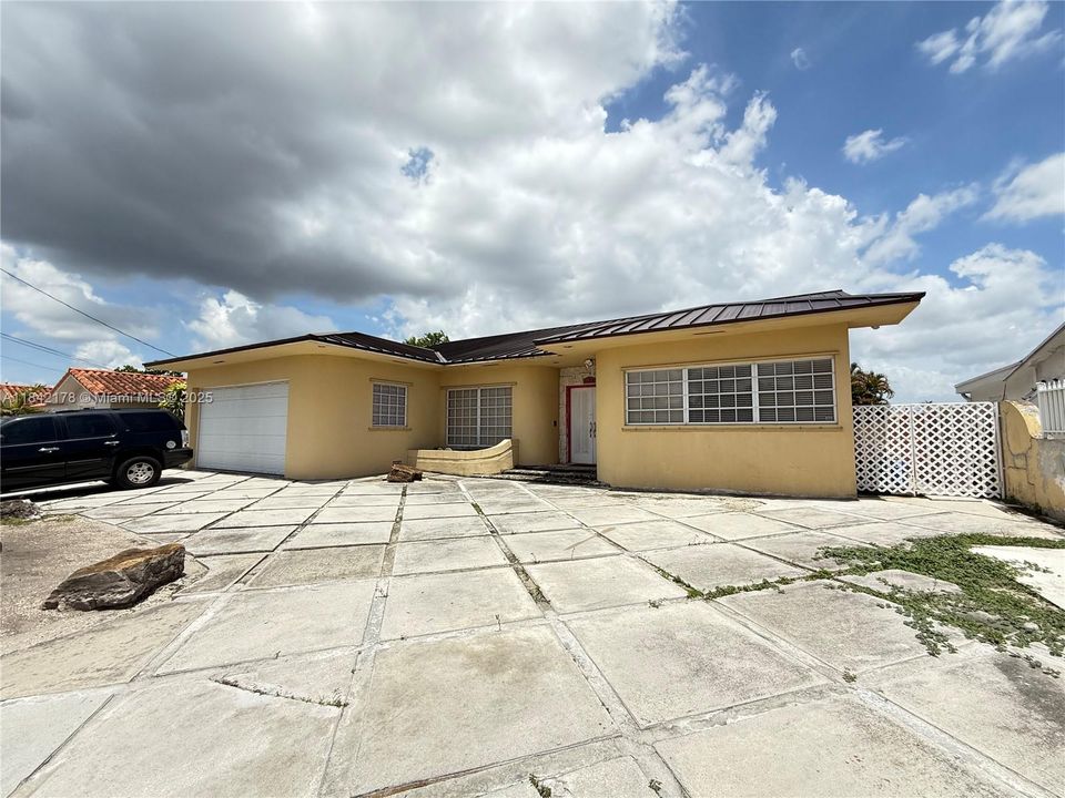 En Venta: $949,999 (4 camas, 3 baños, 3190 Pies cuadrados)