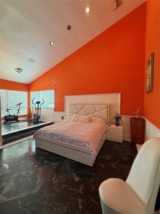 En Venta: $949,999 (4 camas, 3 baños, 3190 Pies cuadrados)