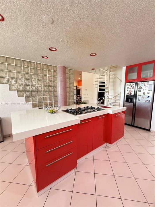 En Venta: $949,999 (4 camas, 3 baños, 3190 Pies cuadrados)