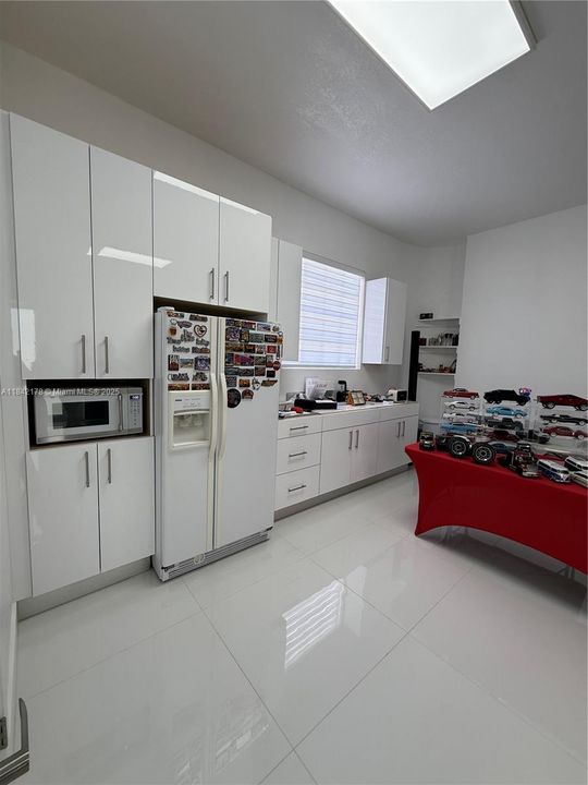 En Venta: $949,999 (4 camas, 3 baños, 3190 Pies cuadrados)