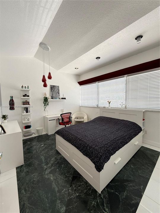 En Venta: $949,999 (4 camas, 3 baños, 3190 Pies cuadrados)