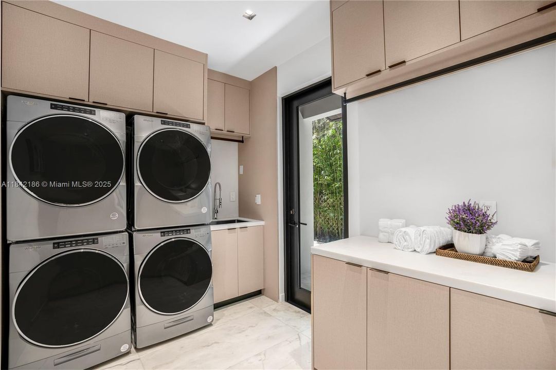 待售: $24,900,000 (6 贝兹, 7 浴室, 6334 平方英尺)