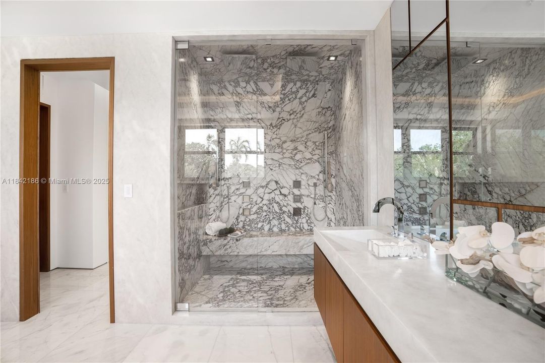 待售: $24,900,000 (6 贝兹, 7 浴室, 6334 平方英尺)