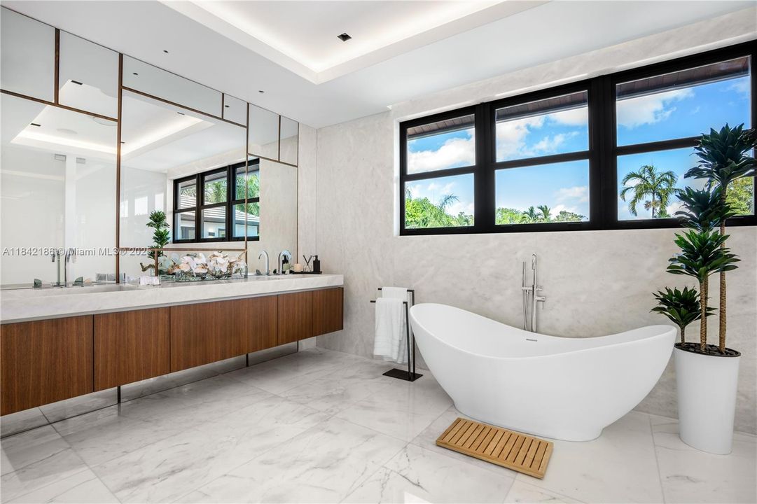 待售: $24,900,000 (6 贝兹, 7 浴室, 6334 平方英尺)