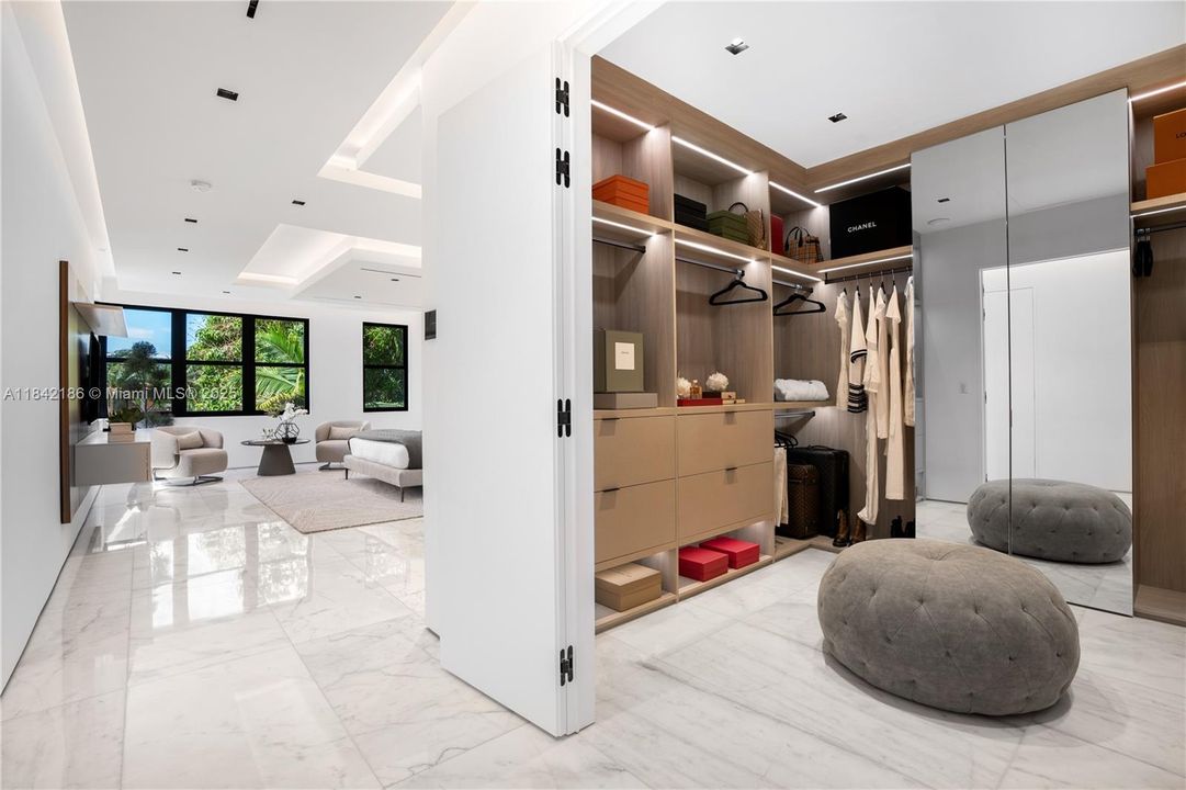 待售: $24,900,000 (6 贝兹, 7 浴室, 6334 平方英尺)