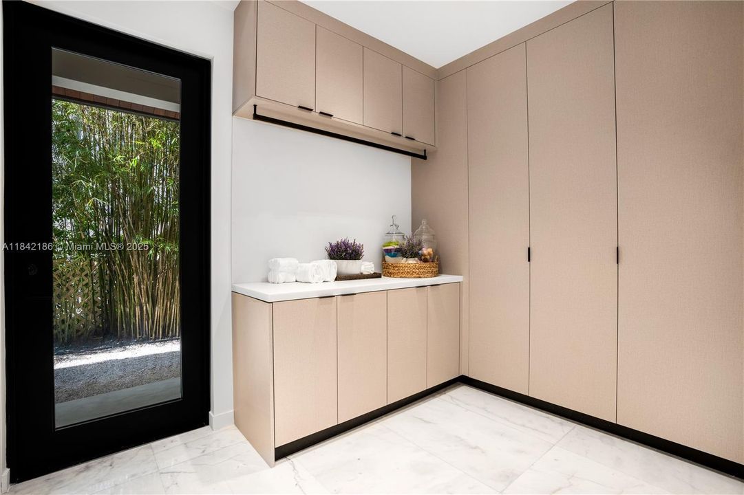 待售: $24,900,000 (6 贝兹, 7 浴室, 6334 平方英尺)