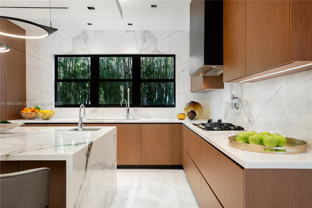 待售: $24,900,000 (6 贝兹, 7 浴室, 6334 平方英尺)