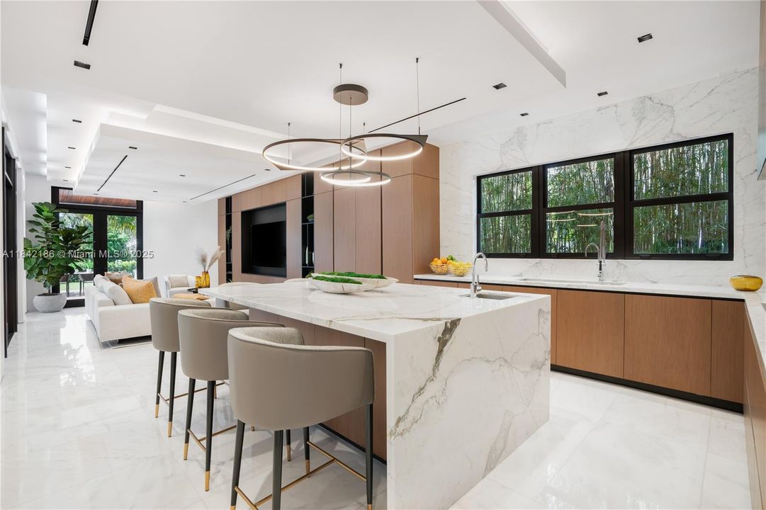 待售: $24,900,000 (6 贝兹, 7 浴室, 6334 平方英尺)