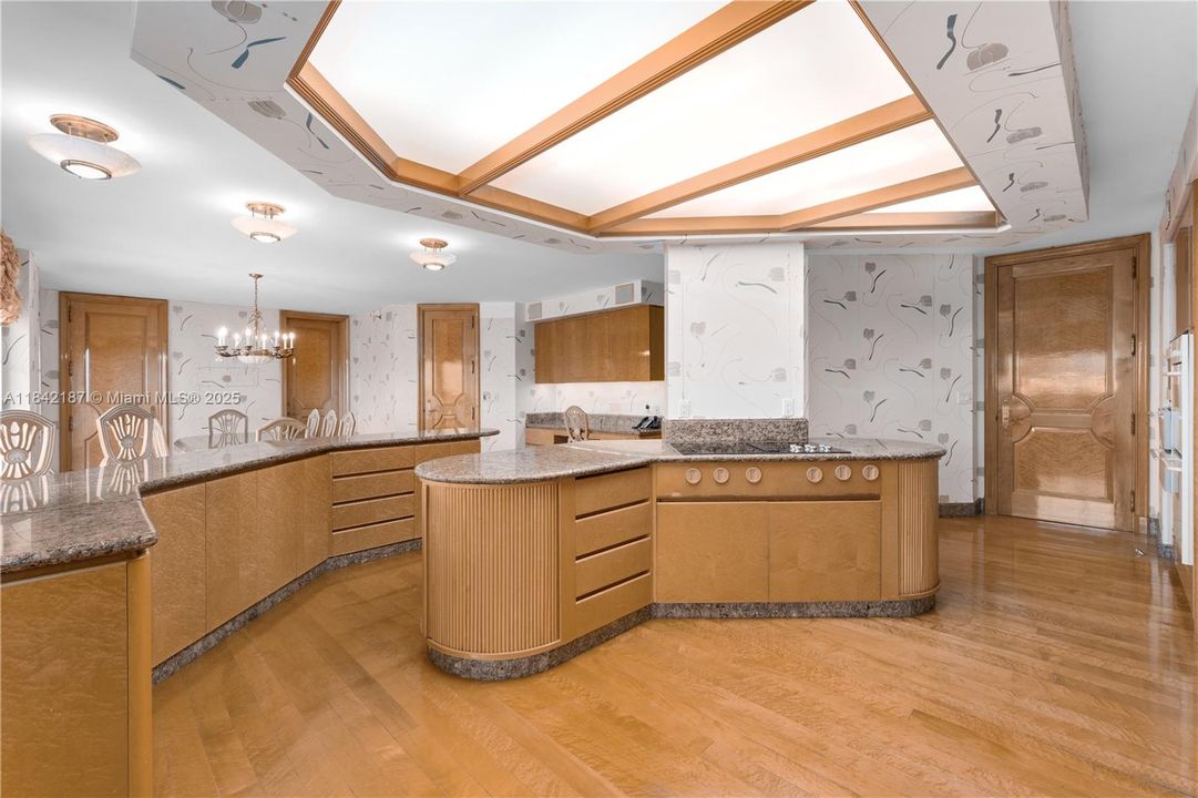 待售: $7,100,000 (4 贝兹, 6 浴室, 6870 平方英尺)