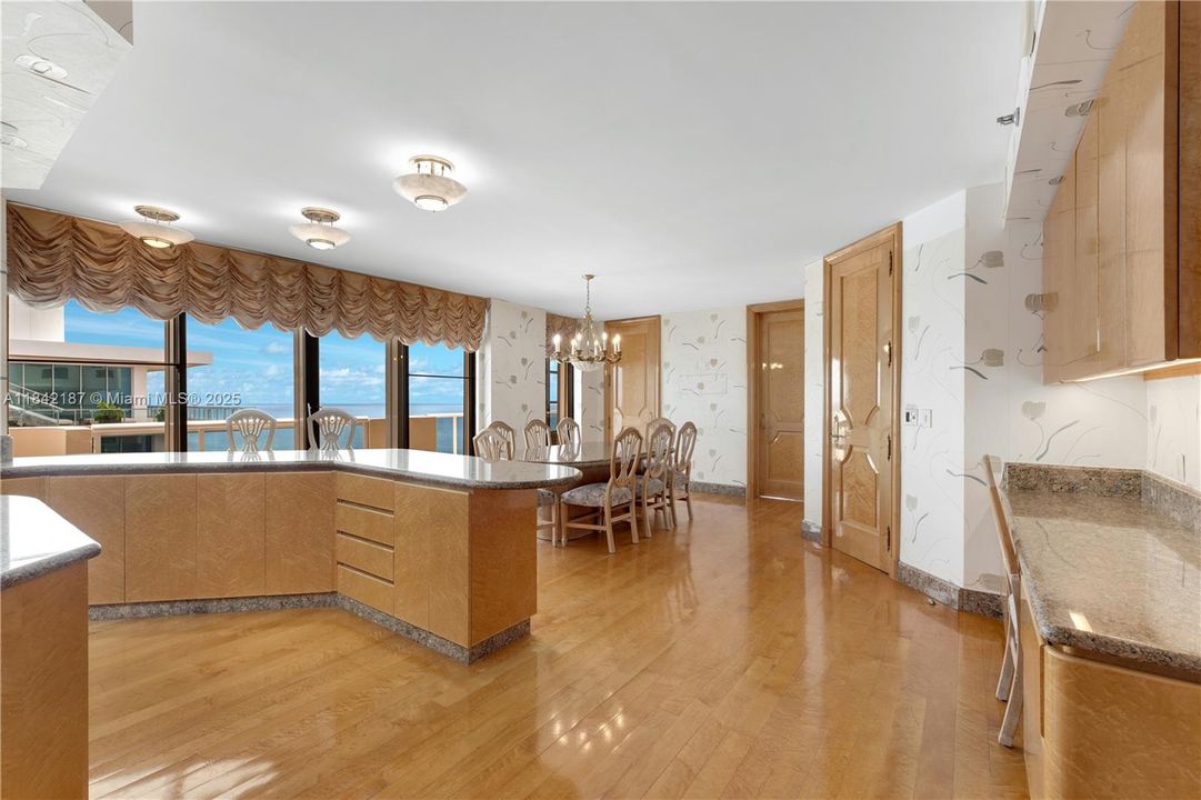 待售: $7,100,000 (4 贝兹, 6 浴室, 6870 平方英尺)