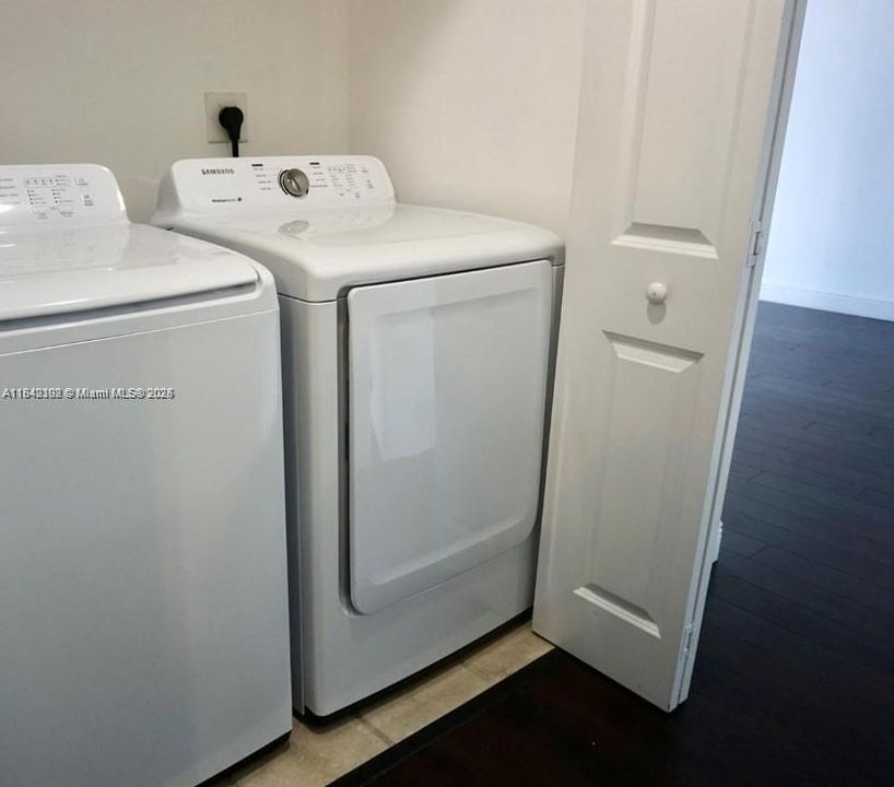For Sale: $490,000 (2 beds, 2 baths, 1143 Square Feet)