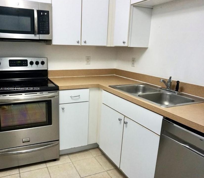 For Sale: $490,000 (2 beds, 2 baths, 1143 Square Feet)