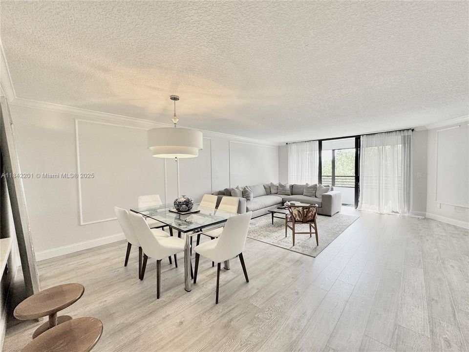 Active With Contract: $280,000 (1 beds, 1 baths, 990 Square Feet)