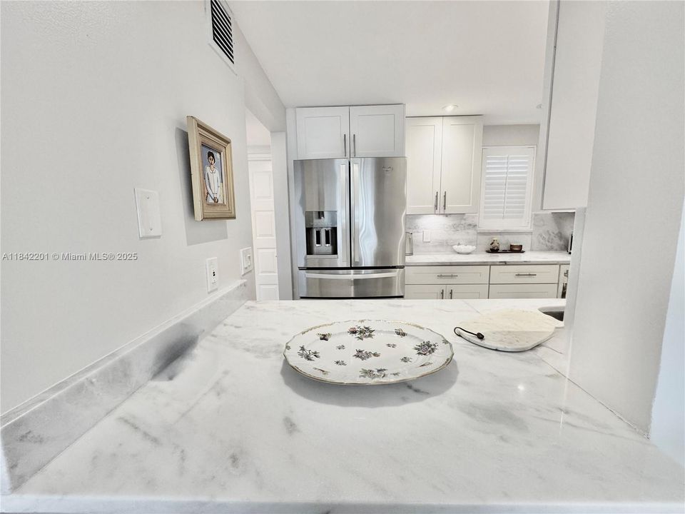 Active With Contract: $280,000 (1 beds, 1 baths, 990 Square Feet)