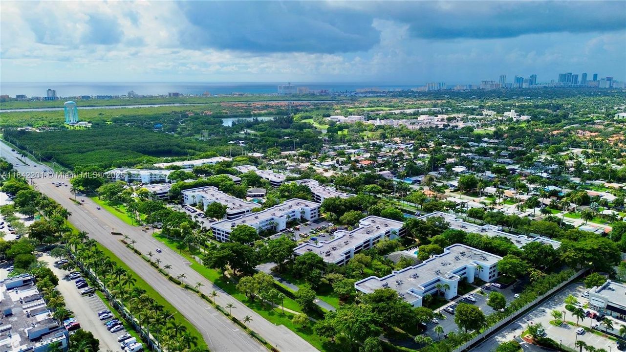 Active With Contract: $280,000 (1 beds, 1 baths, 990 Square Feet)