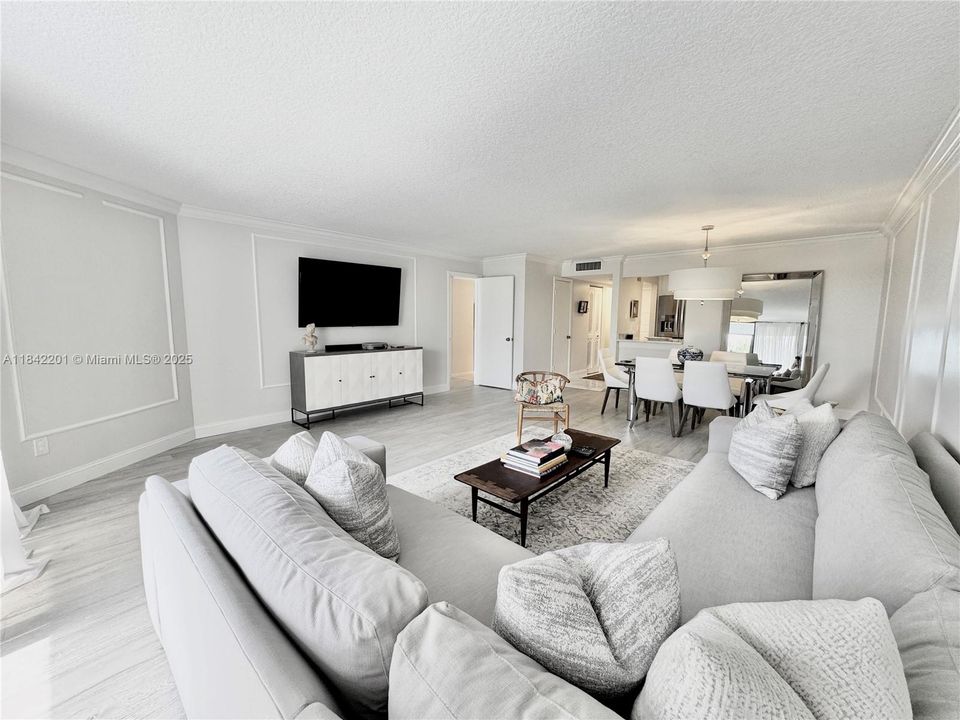 Active With Contract: $280,000 (1 beds, 1 baths, 990 Square Feet)