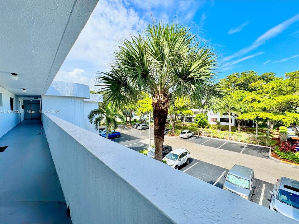 Active With Contract: $280,000 (1 beds, 1 baths, 990 Square Feet)