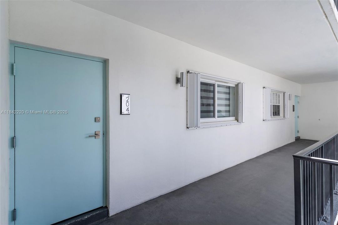 Recently Rented: $3,900 (2 beds, 1 baths, 990 Square Feet)