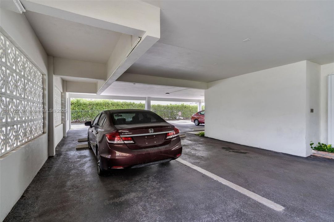 Recently Rented: $3,900 (2 beds, 1 baths, 990 Square Feet)