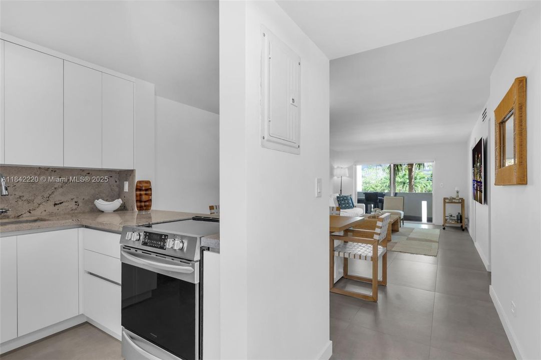 Recently Rented: $3,900 (2 beds, 1 baths, 990 Square Feet)