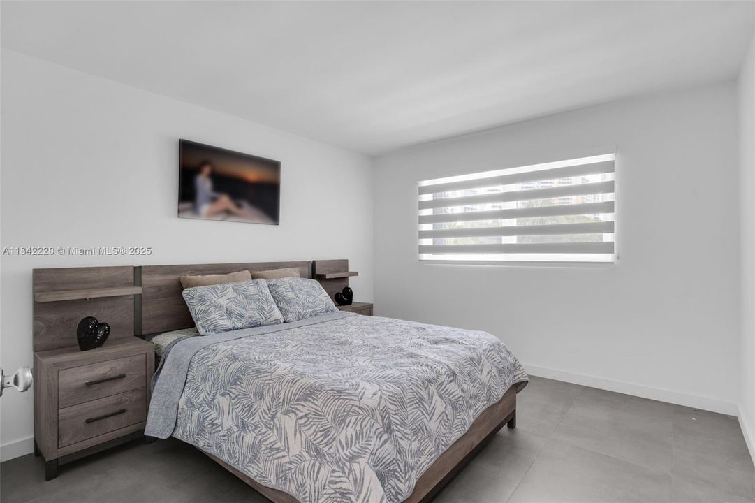 Recently Rented: $3,900 (2 beds, 1 baths, 990 Square Feet)