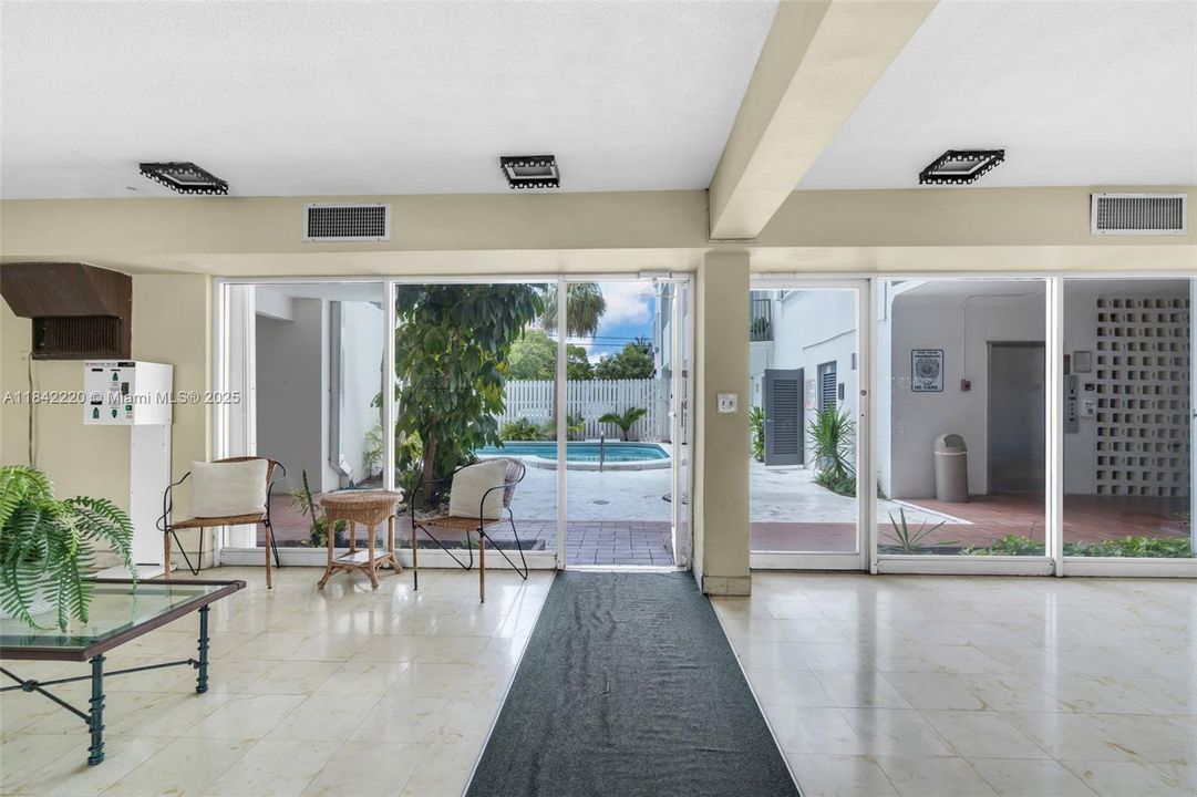 Recently Rented: $3,900 (2 beds, 1 baths, 990 Square Feet)