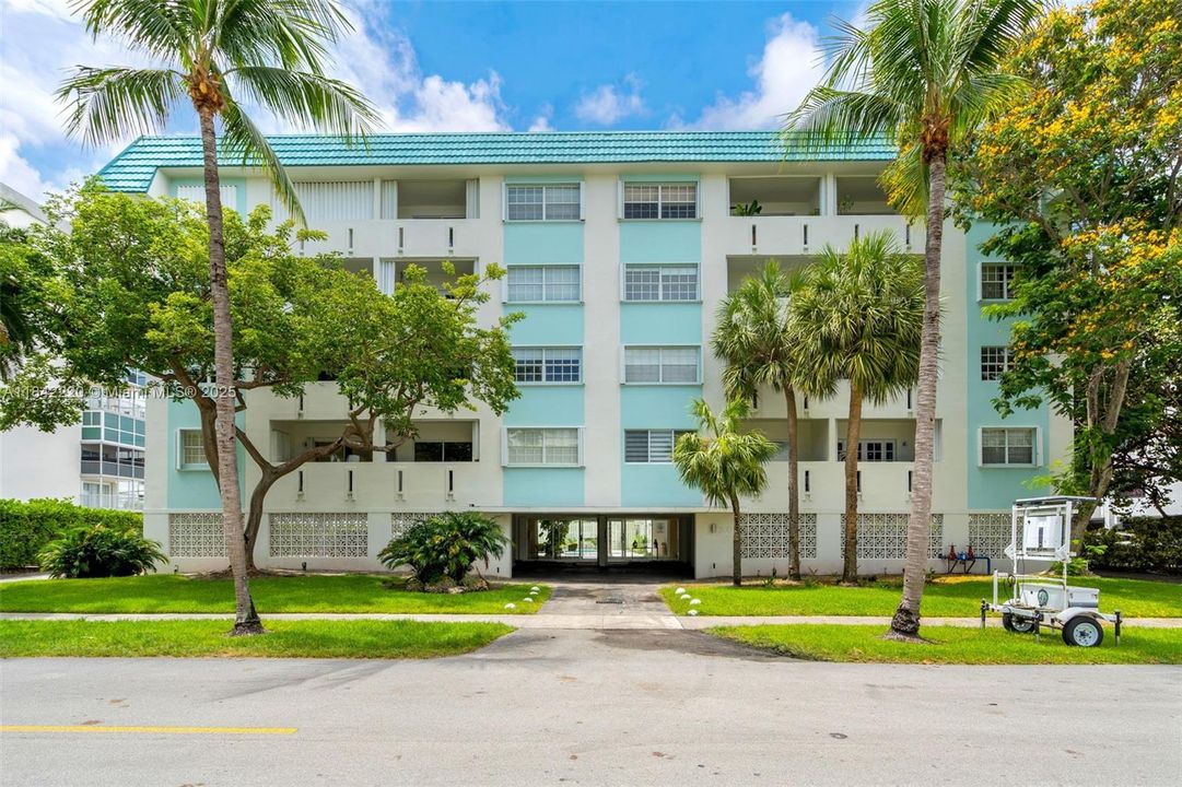 Recently Rented: $3,900 (2 beds, 1 baths, 990 Square Feet)