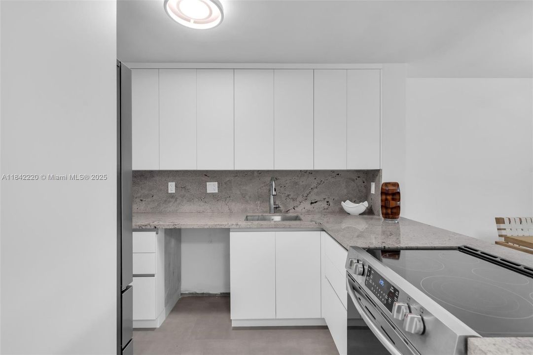 Recently Rented: $3,900 (2 beds, 1 baths, 990 Square Feet)