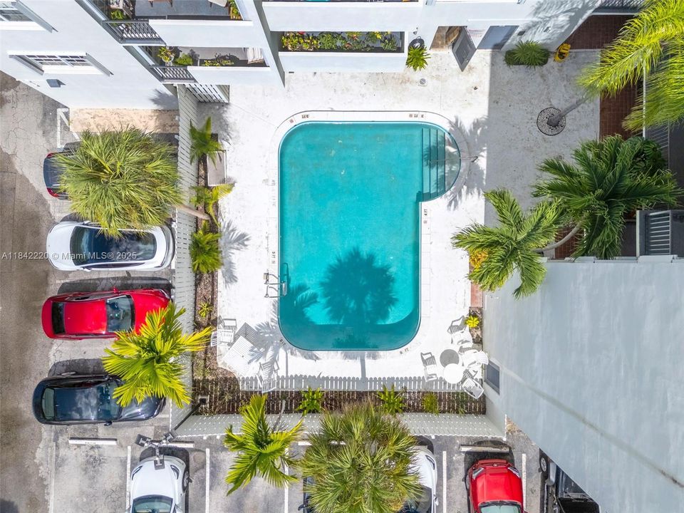 Recently Rented: $3,900 (2 beds, 1 baths, 990 Square Feet)