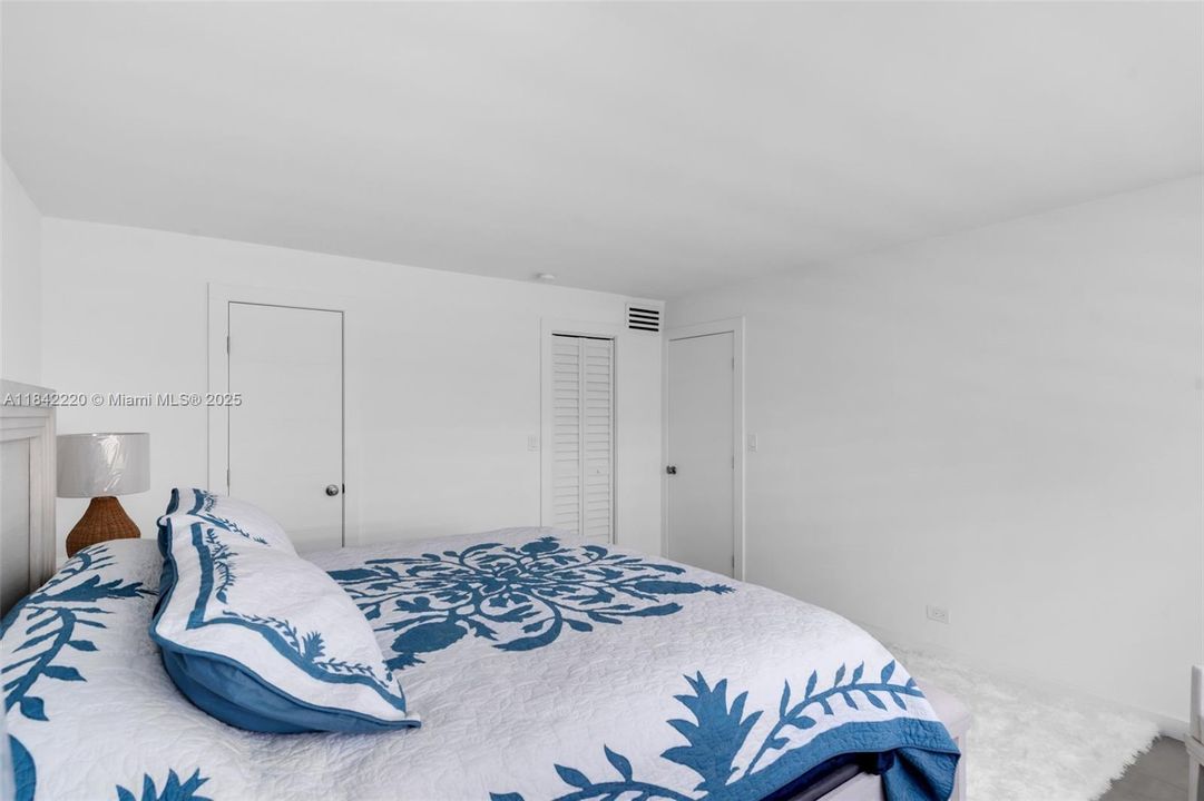 Recently Rented: $3,900 (2 beds, 1 baths, 990 Square Feet)