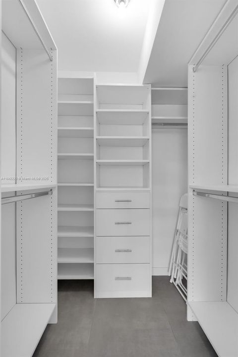 Recently Rented: $3,900 (2 beds, 1 baths, 990 Square Feet)