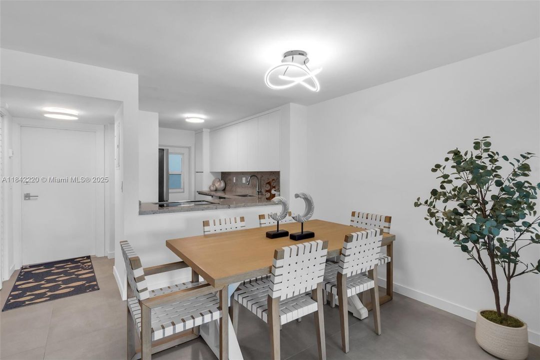 Recently Rented: $3,900 (2 beds, 1 baths, 990 Square Feet)