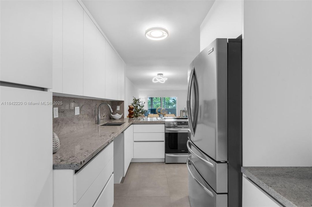 Recently Rented: $3,900 (2 beds, 1 baths, 990 Square Feet)