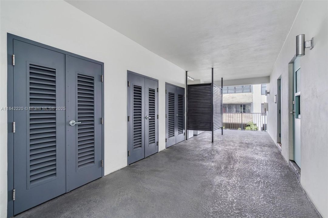 Recently Rented: $3,900 (2 beds, 1 baths, 990 Square Feet)