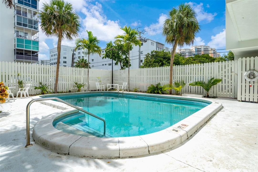 Recently Rented: $3,900 (2 beds, 1 baths, 990 Square Feet)