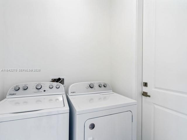 В аренду: $1,890 (4 спален, 2 ванн, 1715 Квадратных фут)