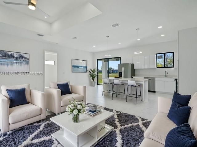 В аренду: $1,890 (4 спален, 2 ванн, 1715 Квадратных фут)