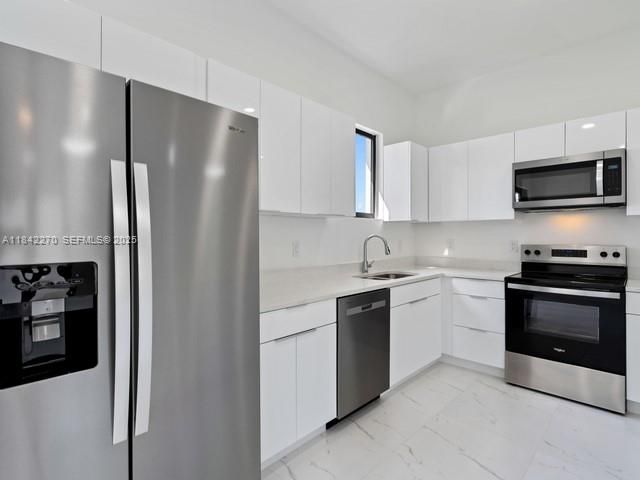 В аренду: $1,890 (4 спален, 2 ванн, 1715 Квадратных фут)