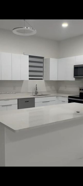 В аренду: $1,890 (4 спален, 2 ванн, 1715 Квадратных фут)