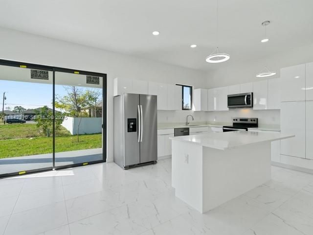 В аренду: $1,890 (4 спален, 2 ванн, 1715 Квадратных фут)