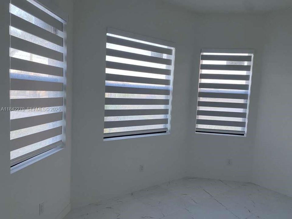 В аренду: $1,890 (4 спален, 2 ванн, 1715 Квадратных фут)