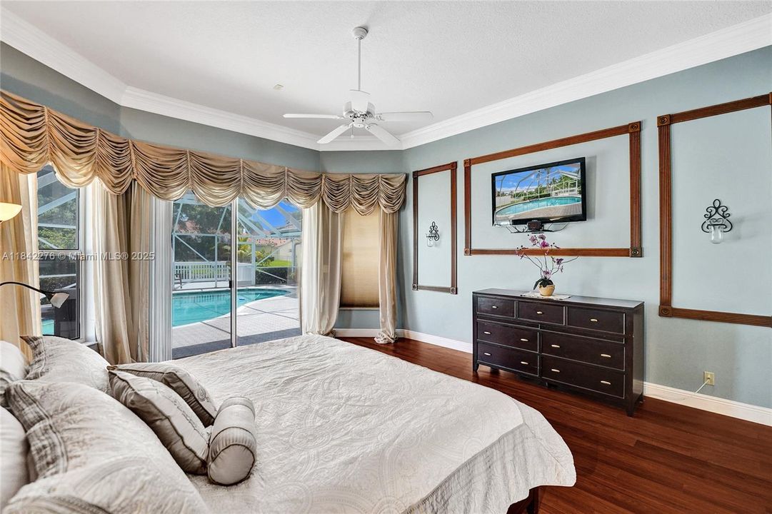 合同活跃: $950,000 (4 贝兹, 2 浴室, 2505 平方英尺)