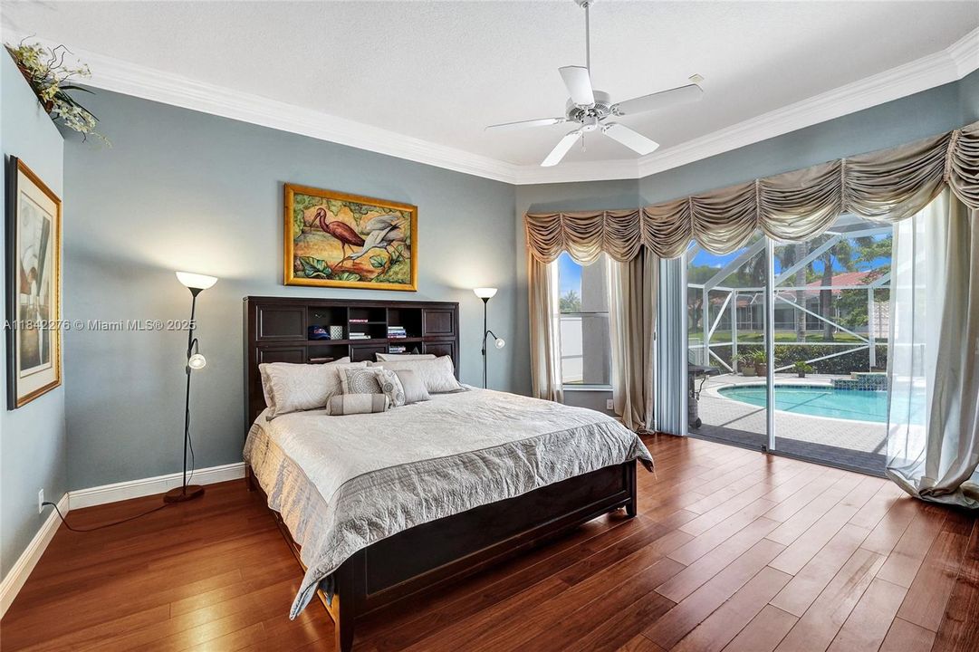 合同活跃: $950,000 (4 贝兹, 2 浴室, 2505 平方英尺)