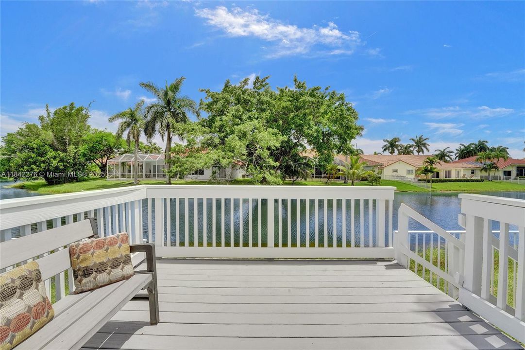 合同活跃: $950,000 (4 贝兹, 2 浴室, 2505 平方英尺)