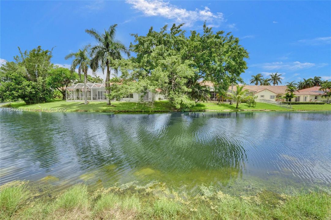 合同活跃: $950,000 (4 贝兹, 2 浴室, 2505 平方英尺)