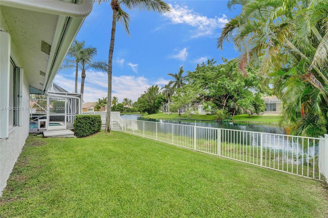 合同活跃: $950,000 (4 贝兹, 2 浴室, 2505 平方英尺)