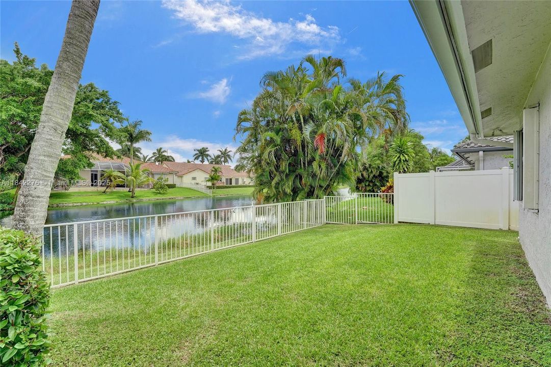 合同活跃: $950,000 (4 贝兹, 2 浴室, 2505 平方英尺)