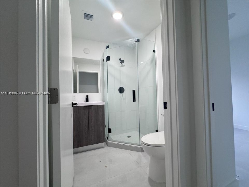 Recientemente alquilado: $3,300 (4 camas, 3 baños, 1398 Pies cuadrados)