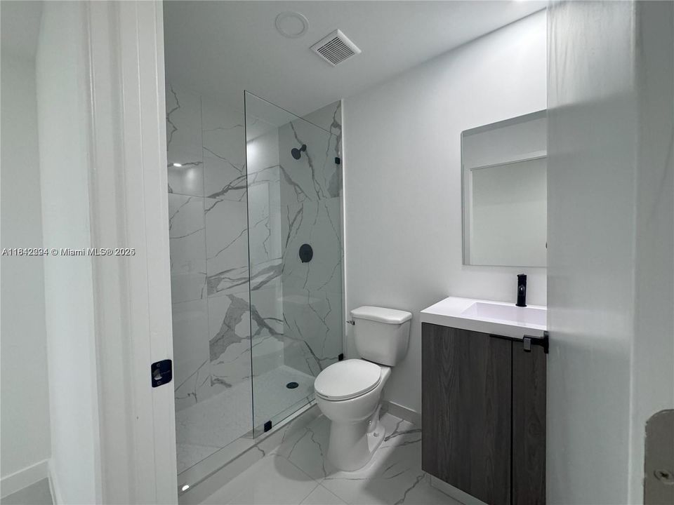 Recientemente alquilado: $3,300 (4 camas, 3 baños, 1398 Pies cuadrados)